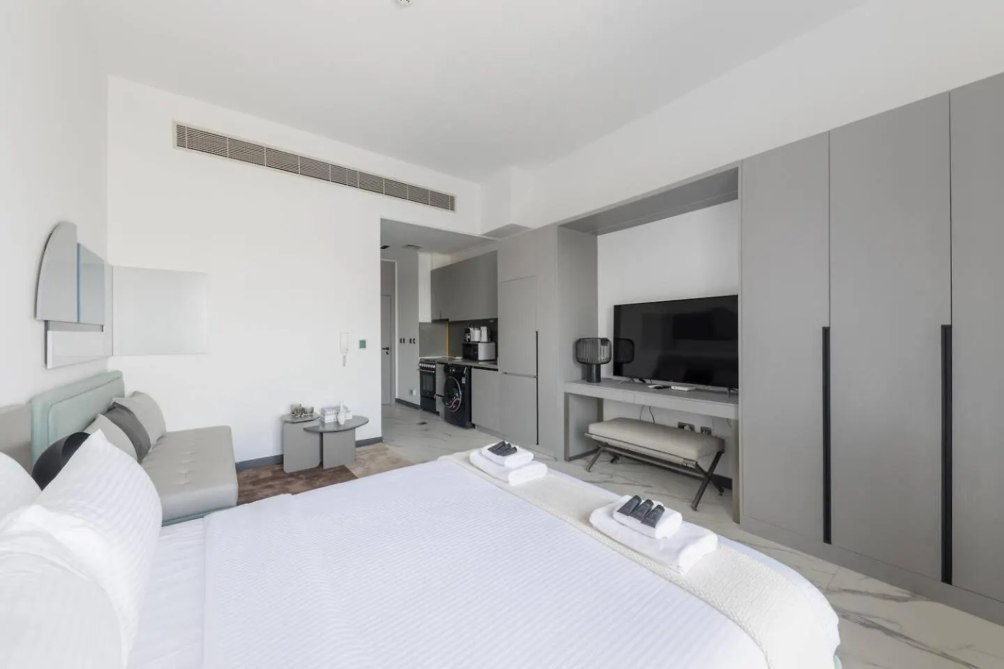 Brand New Studio 15 Mins Drive From Business Bay Dubai Apartment