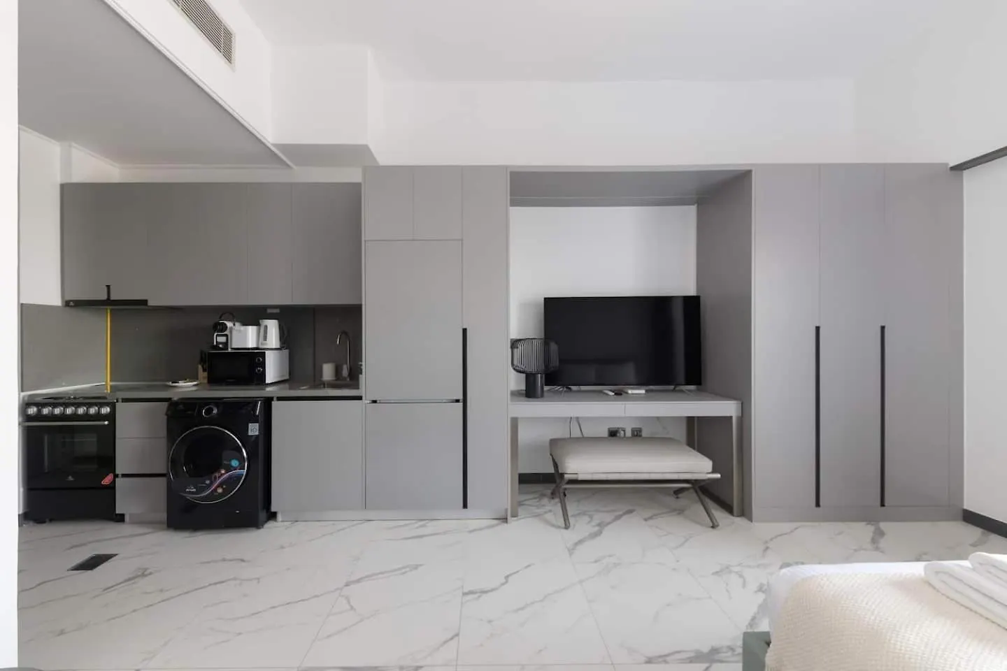 شقة Brand New Studio 15 Mins Drive From Business Bay دبي